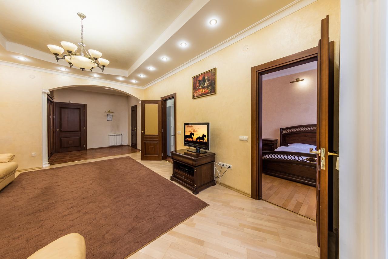 Apartment In The City Center Kyiv Exterior photo